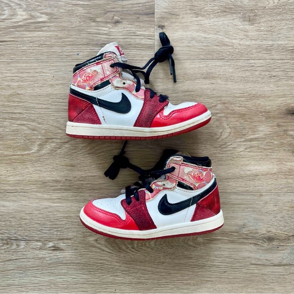 Air Jordan 1 High OG “Spider-Verse” 🕷️ size 9C toddler with box 📦 - Picture 1 of 6